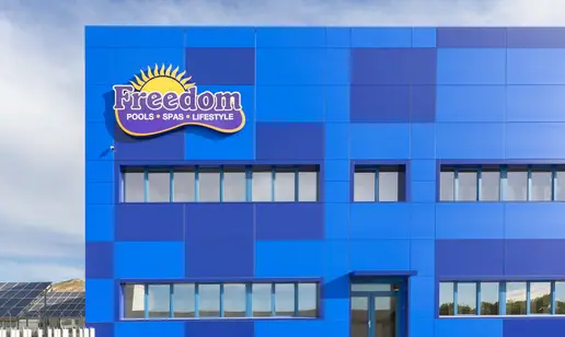 O'LAFLO - Freedom - Fabricant N°1 Mondial Piscine Coque - Usine Freedom Alicante, Espagne